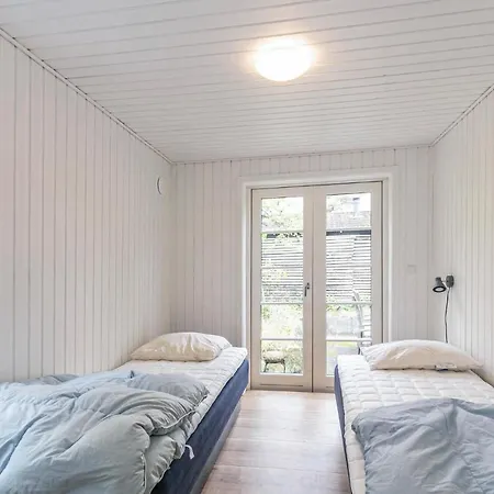 Amazing In W/ 3 Bedrooms Feriehus Neksø