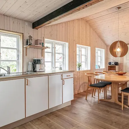 Feriehus Amazing In W/ 3 Bedrooms *